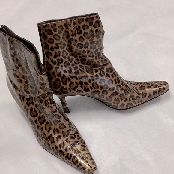 Stuart Weitzman. Size 7,5 Leather. Cheetah boots. - Picture 1 of 5